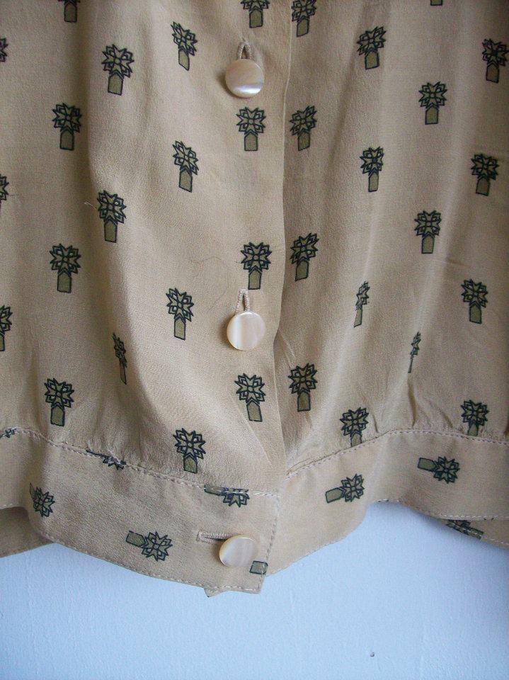 Blog-Originals-Blouse-Brown-Green-Ruffles-Buttons-Hamide-Design-Studio Detail from the light brown blouse from Hamide's Originals series