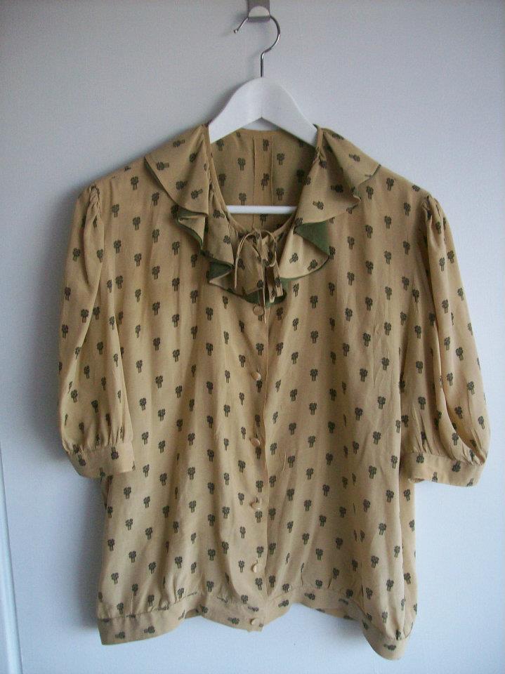 Blog-Originals-Blouse-Brown-Green-Ruffles-Front-Hamide-Design-Studio The blouse in light brown with ruffled neckline in