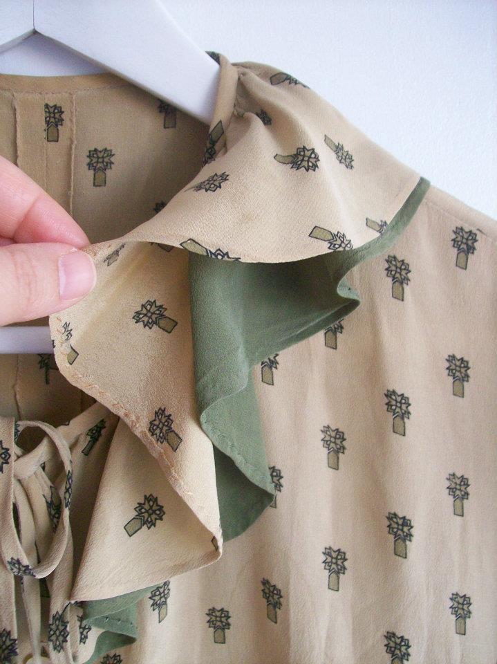 Blog-Originals-Blouse-Brown-Green-Ruffles-Neck-Layers-Hamide-Design-Studio Neckline detail from the light brown blouse from Hamide's Originals series