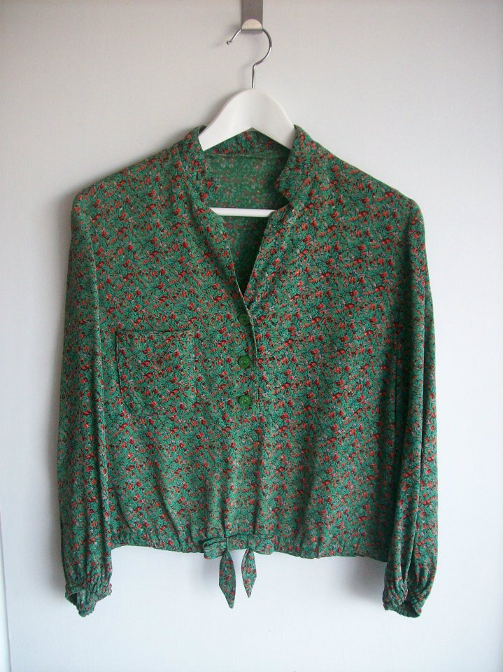 Blog-Originals-Blouse-Green-Front-Hamide-Design-Studio The blouse in green with flower pattern from Hamide's Originals series