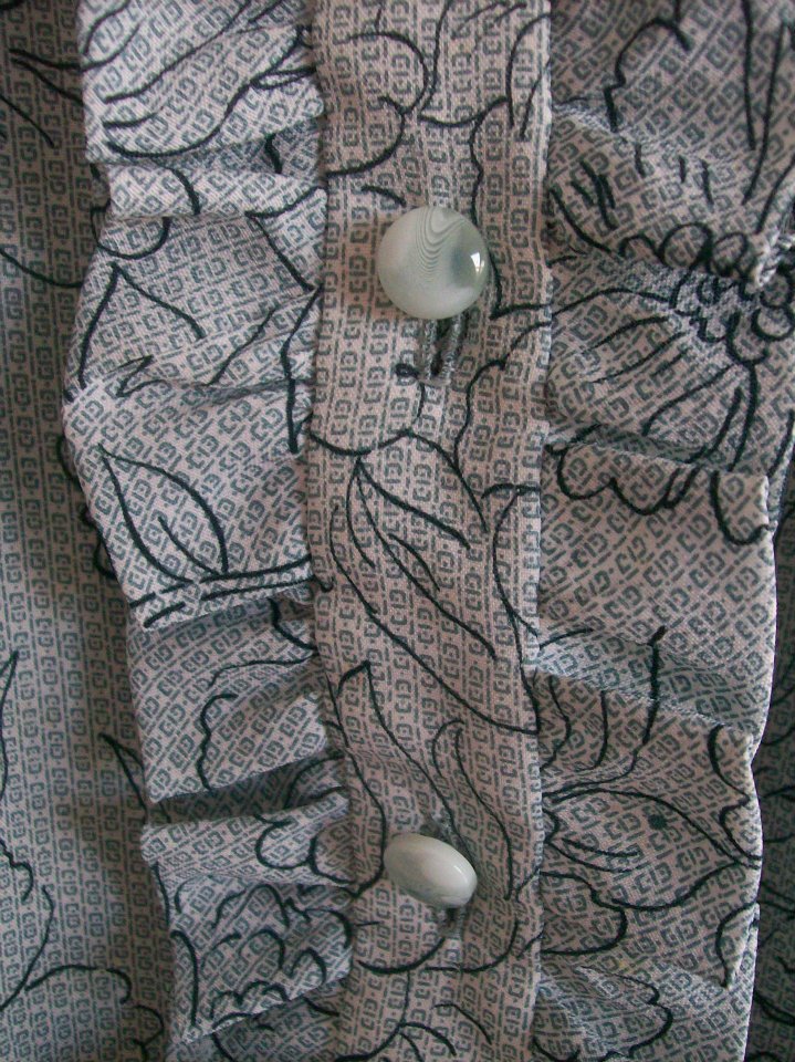 Blog-Originals-Blouse-Grey-Flowers-Ruffles-Buttons-Hamide-Design-Studio Button detail from the grey blouse from Hamide's Originals series