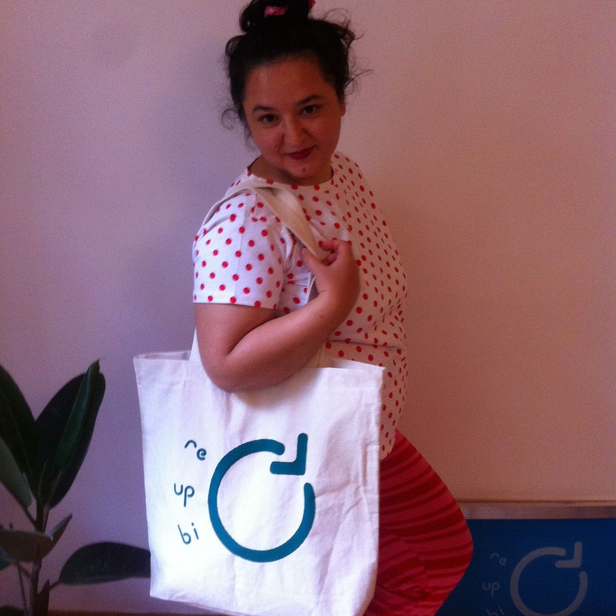 Blog-Recycle-Upcycle-Bicycle-Bag-Model-Hamide-Design-Studio Seda wearing the Re-Up-Bi-Cycle Canvas Bag