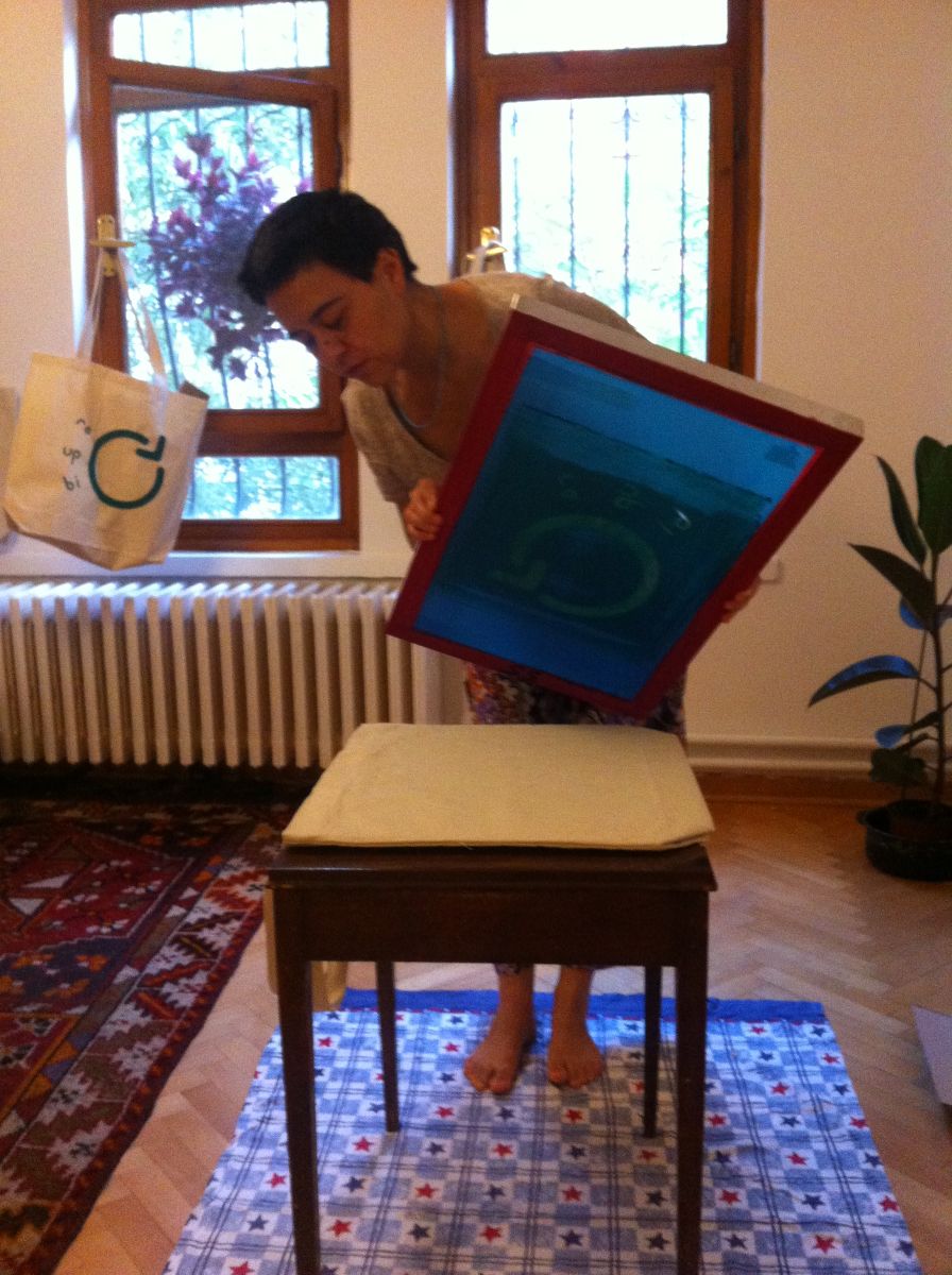 Blog-Recycle-Upcycle-Bicycle-Bags-Silkscreen-Printing-1-Hamide-Design-Studio Silkscreen printing process of Re-Up-Bi-Cycle bags