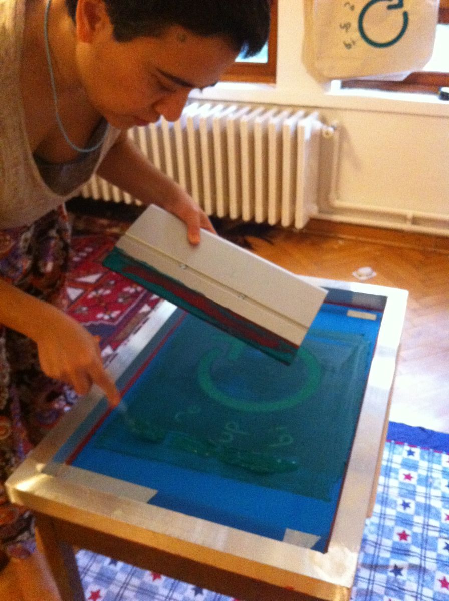 Blog-Recycle-Upcycle-Bicycle-Bags-Silkscreen-Printing-3-Hamide-Design-Studio Silkscreen printing process of Re-Up-Bi-Cycle bags