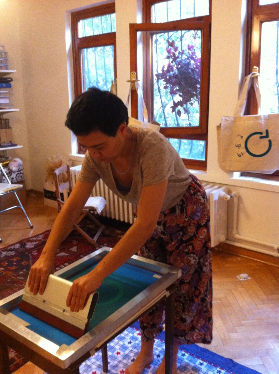Blog-Recycle-Upcycle-Bicycle-Bags-Silkscreen-Printing-4-Hamide-Design-Studio Silkscreen printing process of Re-Up-Bi-Cycle bags