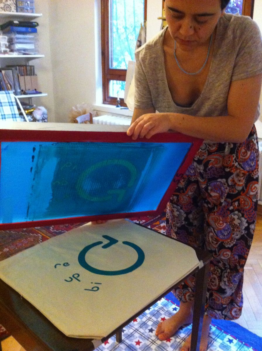 Blog-Recycle-Upcycle-Bicycle-Bags-Silkscreen-Printing-5-Hamide-Design-Studio Silkscreen printing process of Re-Up-Bi-Cycle bags