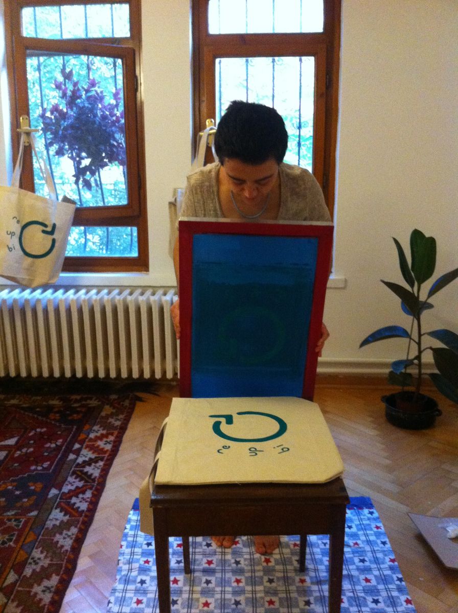 Blog-Recycle-Upcycle-Bicycle-Bags-Silkscreen-Printing-6-Hamide-Design-Studio Silkscreen printing process of Re-Up-Bi-Cycle bags