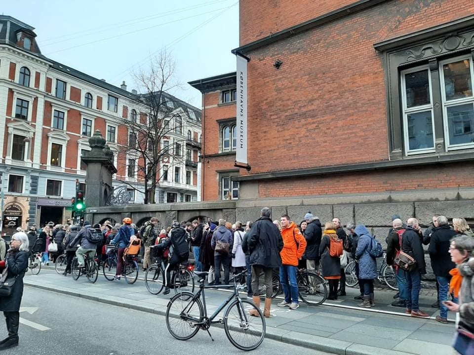 Blog-Here-We-Go-2020-Museum-Copenhagen-Opening-Line-Hamide-Design-Studio Line at the entrance of Museum of Copenhagen