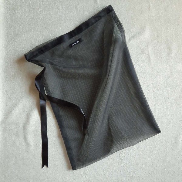 Large reusable tulle sac in black for shopping groceries