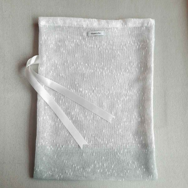 Back of large reusable tulle sac in gradient green for shopping groceries