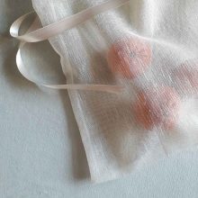 Texture of large reusable tulle sac in cream for shopping groceries