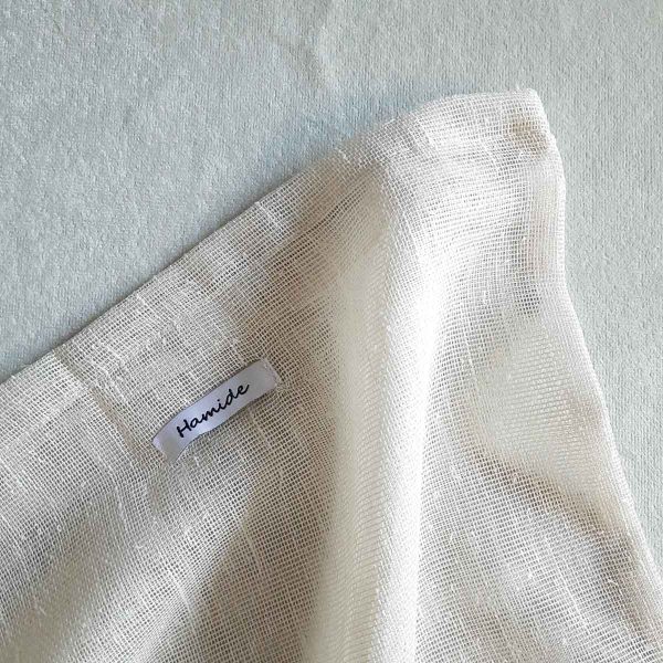 Texture of large reusable tulle sac in cream for shopping groceries