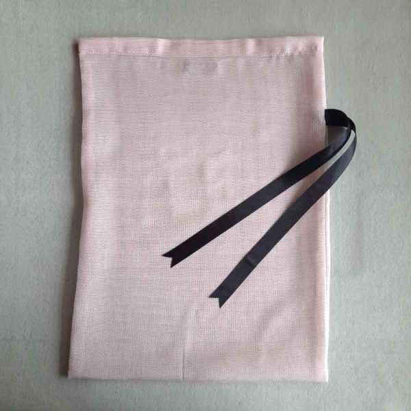 Front of large reusable tulle sac in pink for shopping groceries